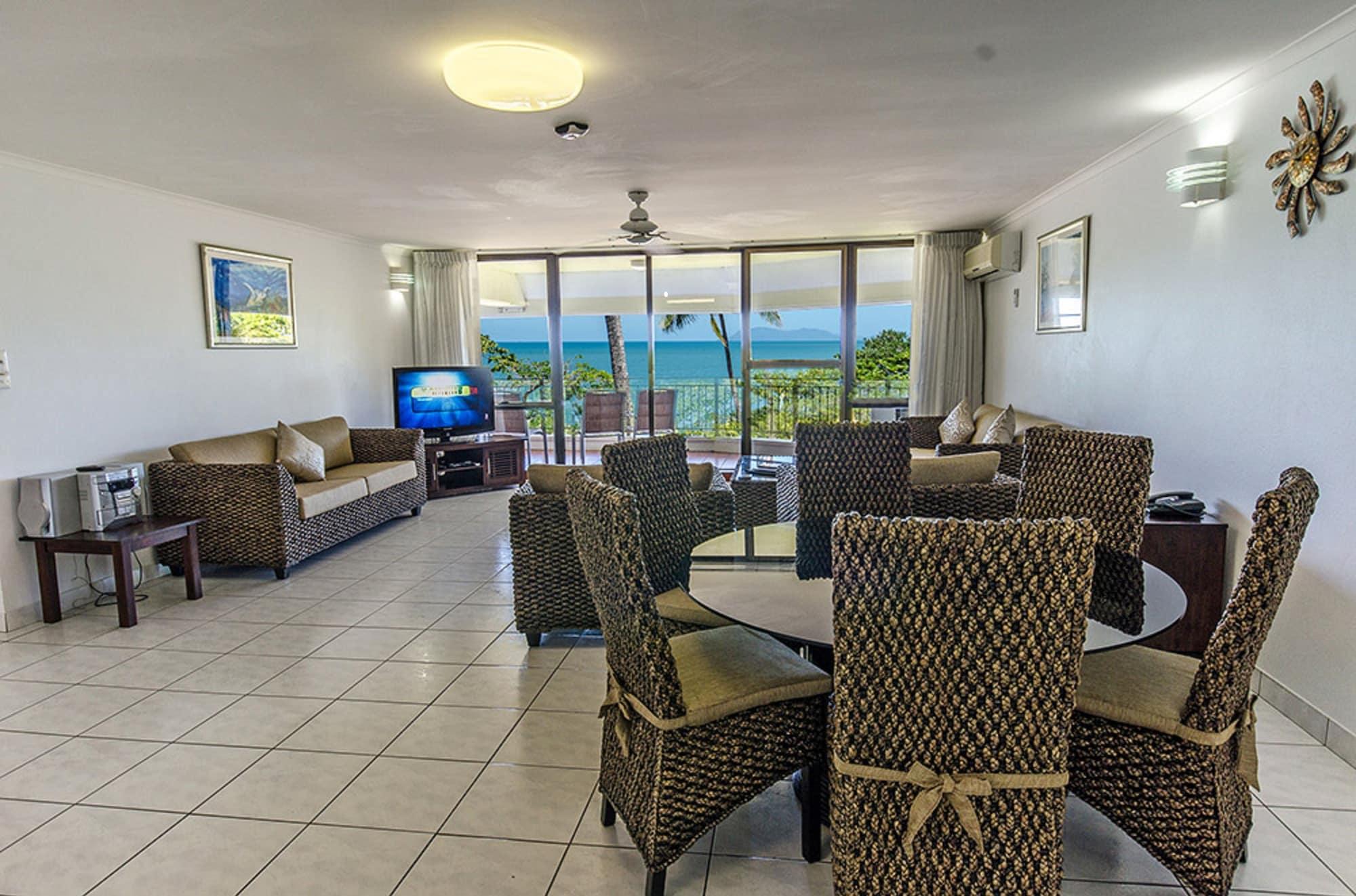 Roydon Beachfront Apartments Trinity Beach Ngoại thất bức ảnh