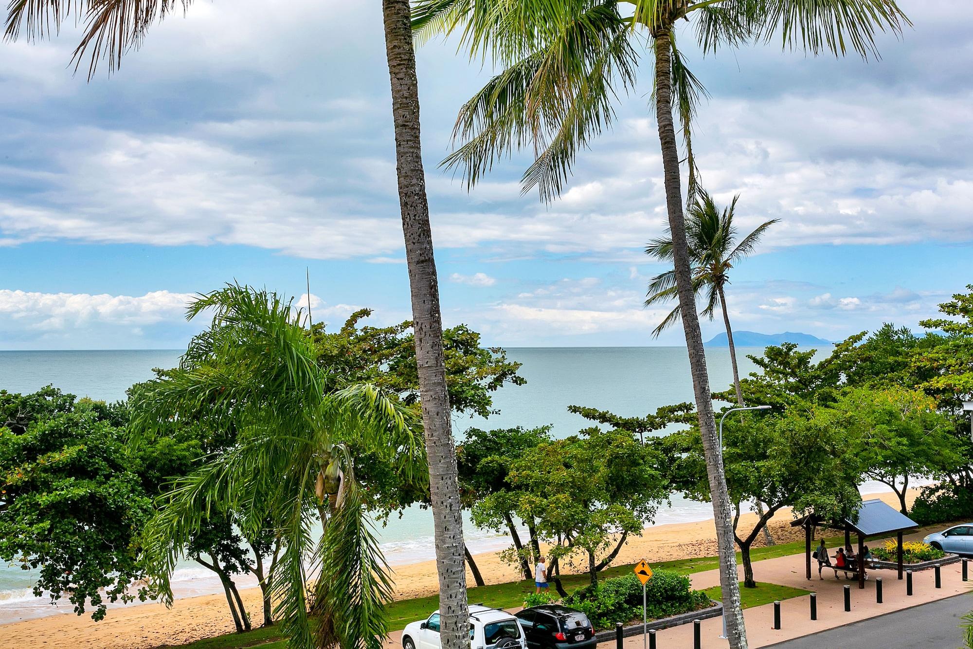 Roydon Beachfront Apartments Trinity Beach Ngoại thất bức ảnh