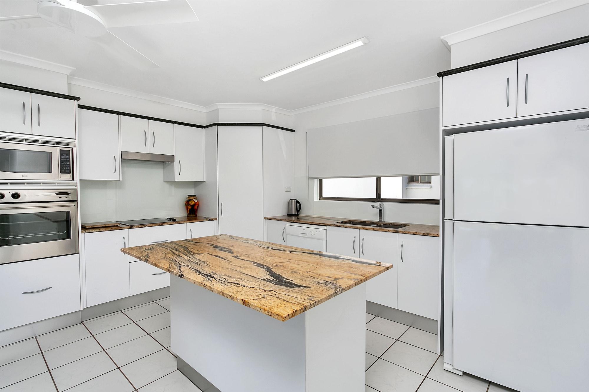 Roydon Beachfront Apartments Trinity Beach Ngoại thất bức ảnh