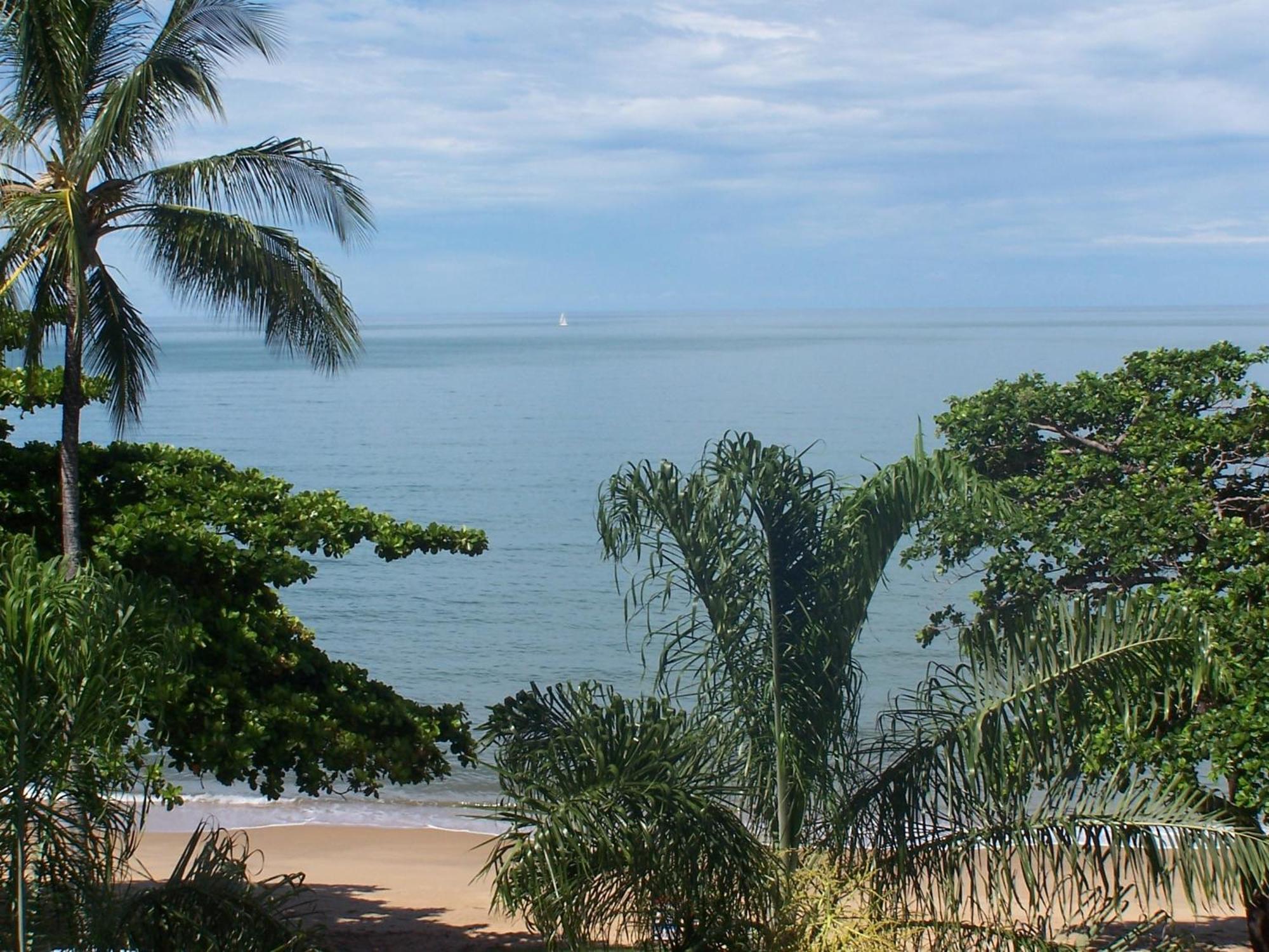 Roydon Beachfront Apartments Trinity Beach Ngoại thất bức ảnh