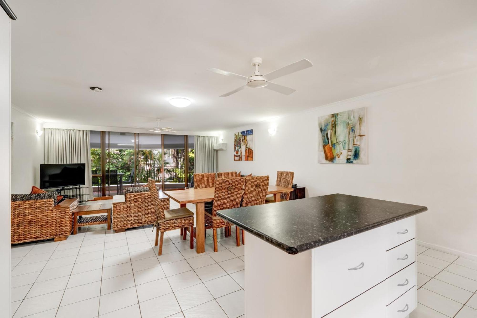 Roydon Beachfront Apartments Trinity Beach Ngoại thất bức ảnh