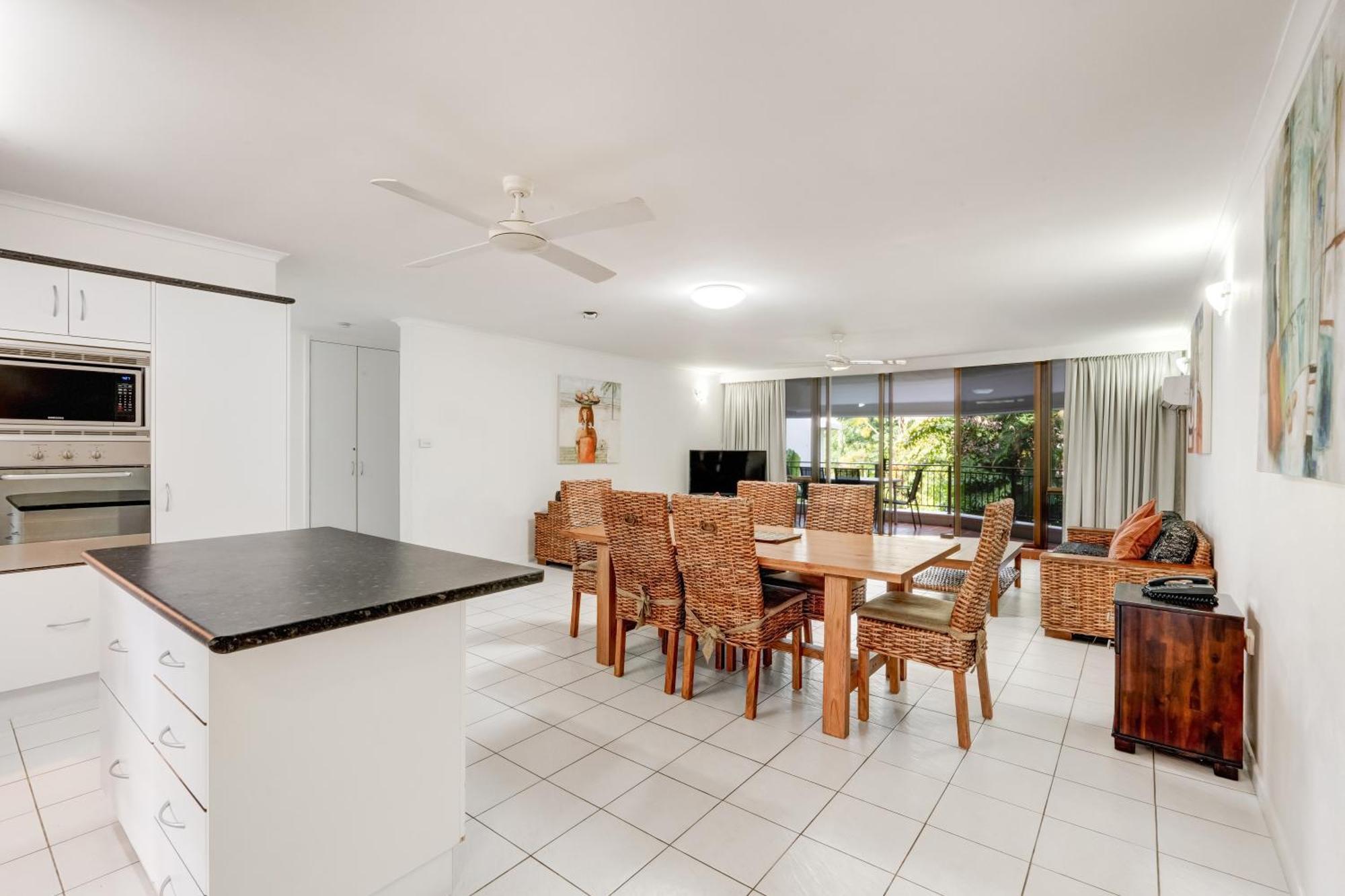 Roydon Beachfront Apartments Trinity Beach Ngoại thất bức ảnh