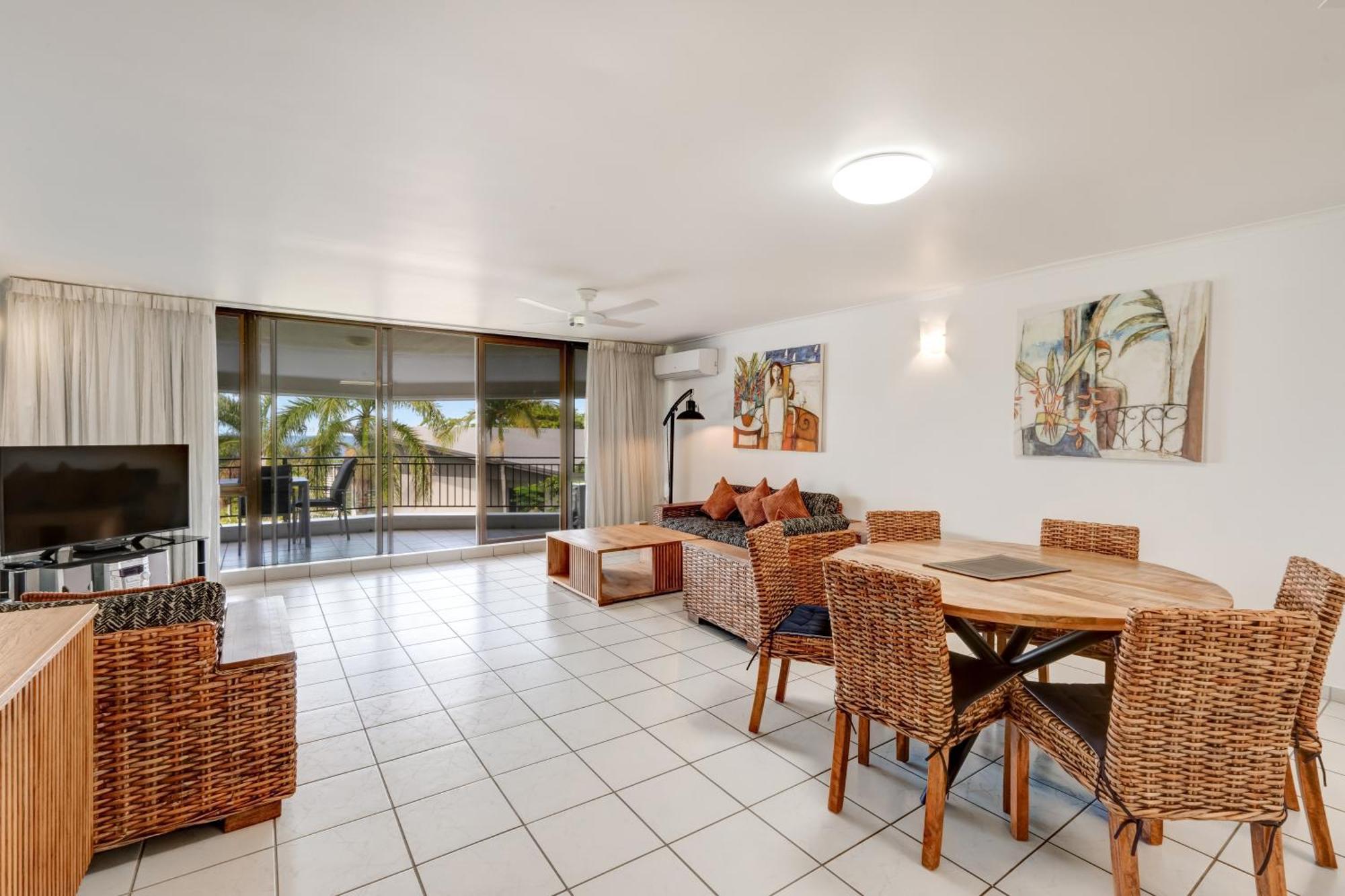 Roydon Beachfront Apartments Trinity Beach Ngoại thất bức ảnh