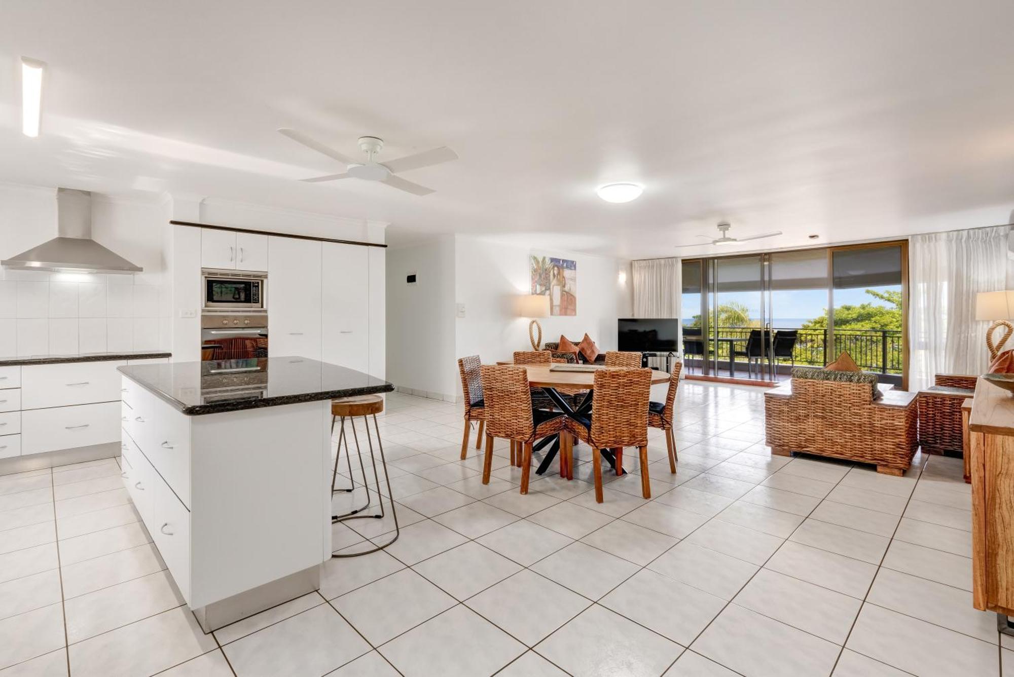 Roydon Beachfront Apartments Trinity Beach Ngoại thất bức ảnh