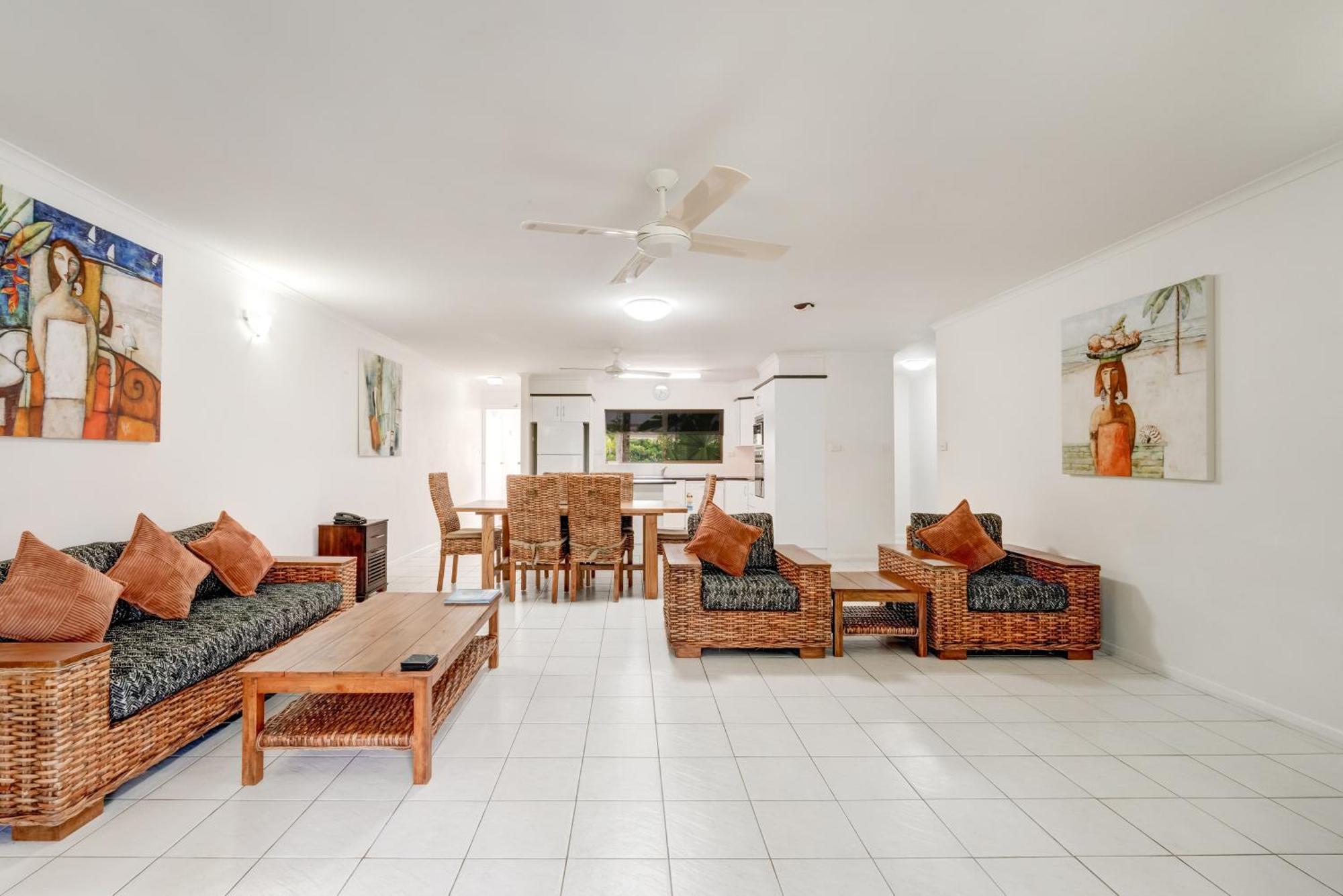 Roydon Beachfront Apartments Trinity Beach Ngoại thất bức ảnh