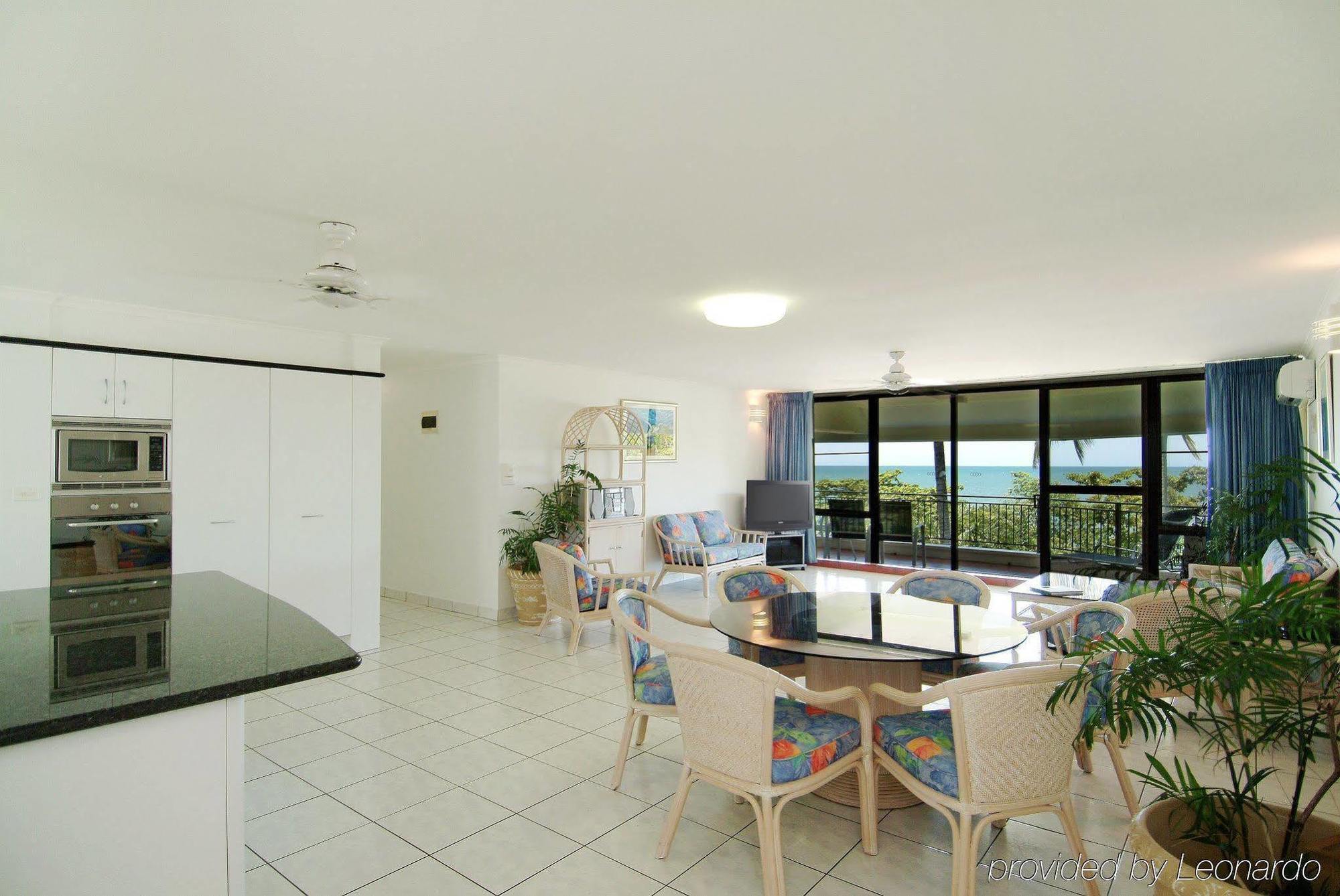 Roydon Beachfront Apartments Trinity Beach Ngoại thất bức ảnh