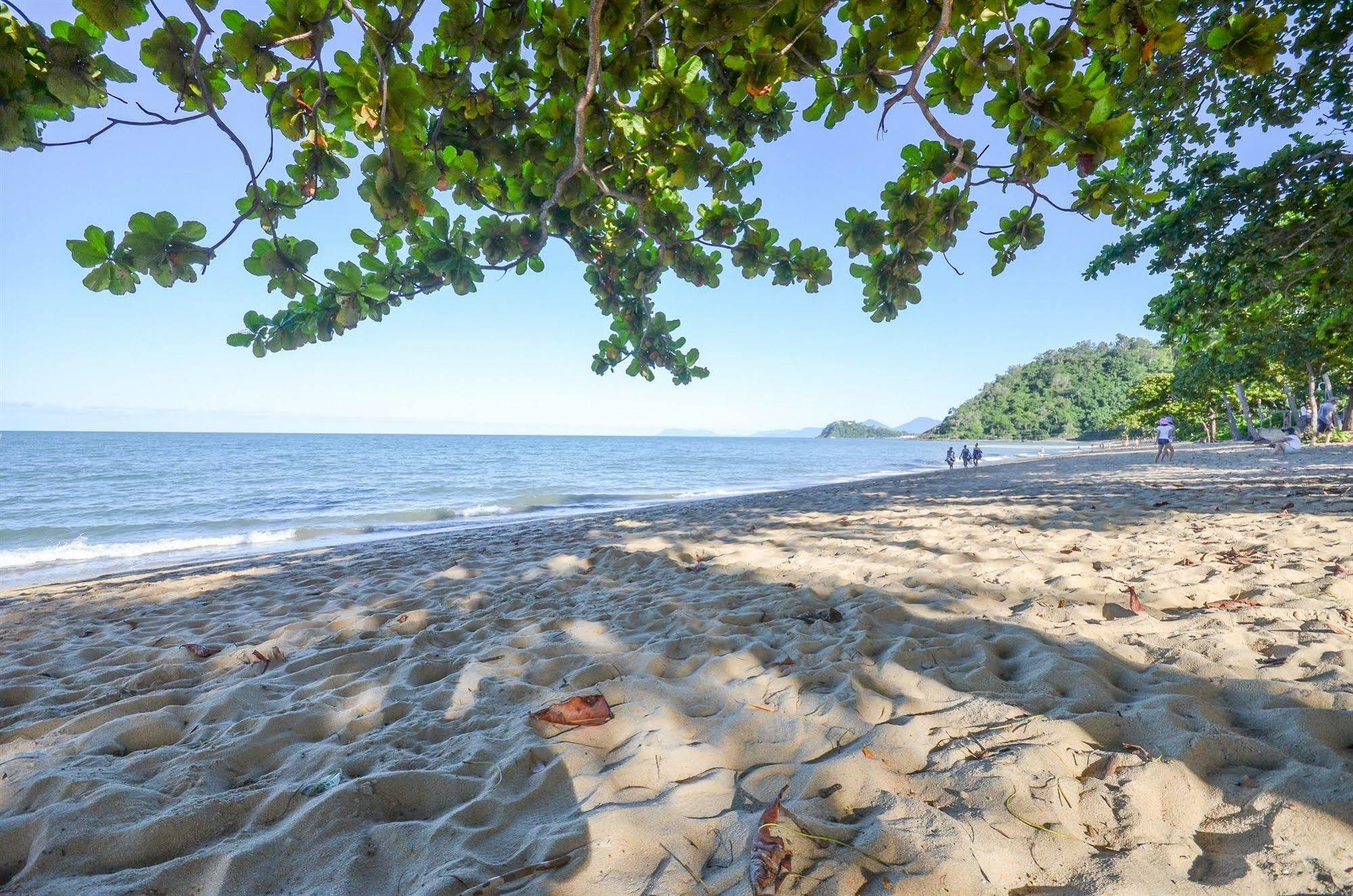 Roydon Beachfront Apartments Trinity Beach Ngoại thất bức ảnh