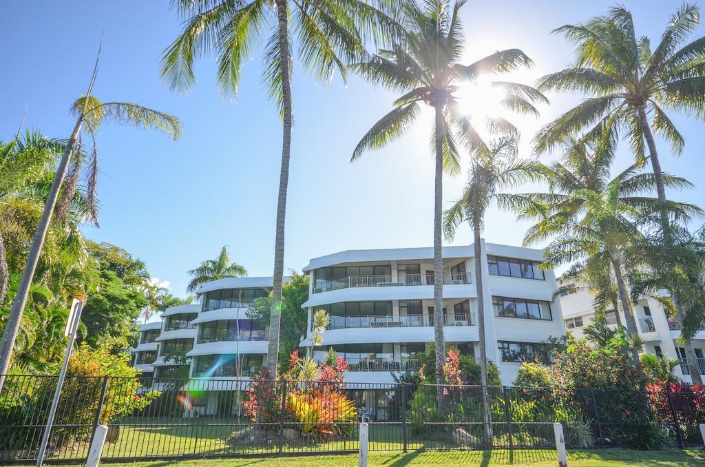 Roydon Beachfront Apartments Trinity Beach Ngoại thất bức ảnh