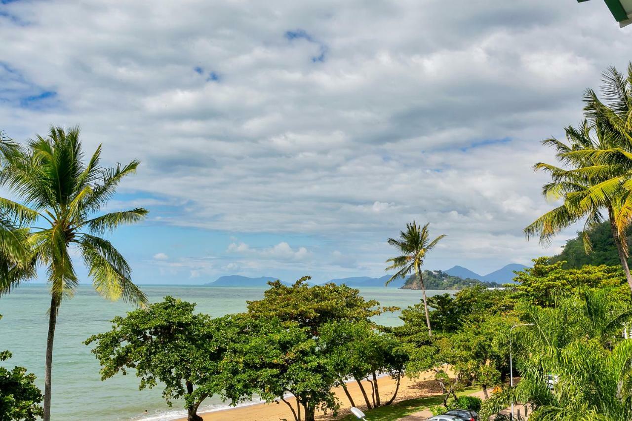 Roydon Beachfront Apartments Trinity Beach Ngoại thất bức ảnh